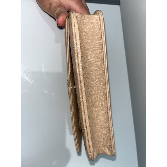 Chanel Wallet on a Chain in Beige Caviar - Picture 4 of 5
